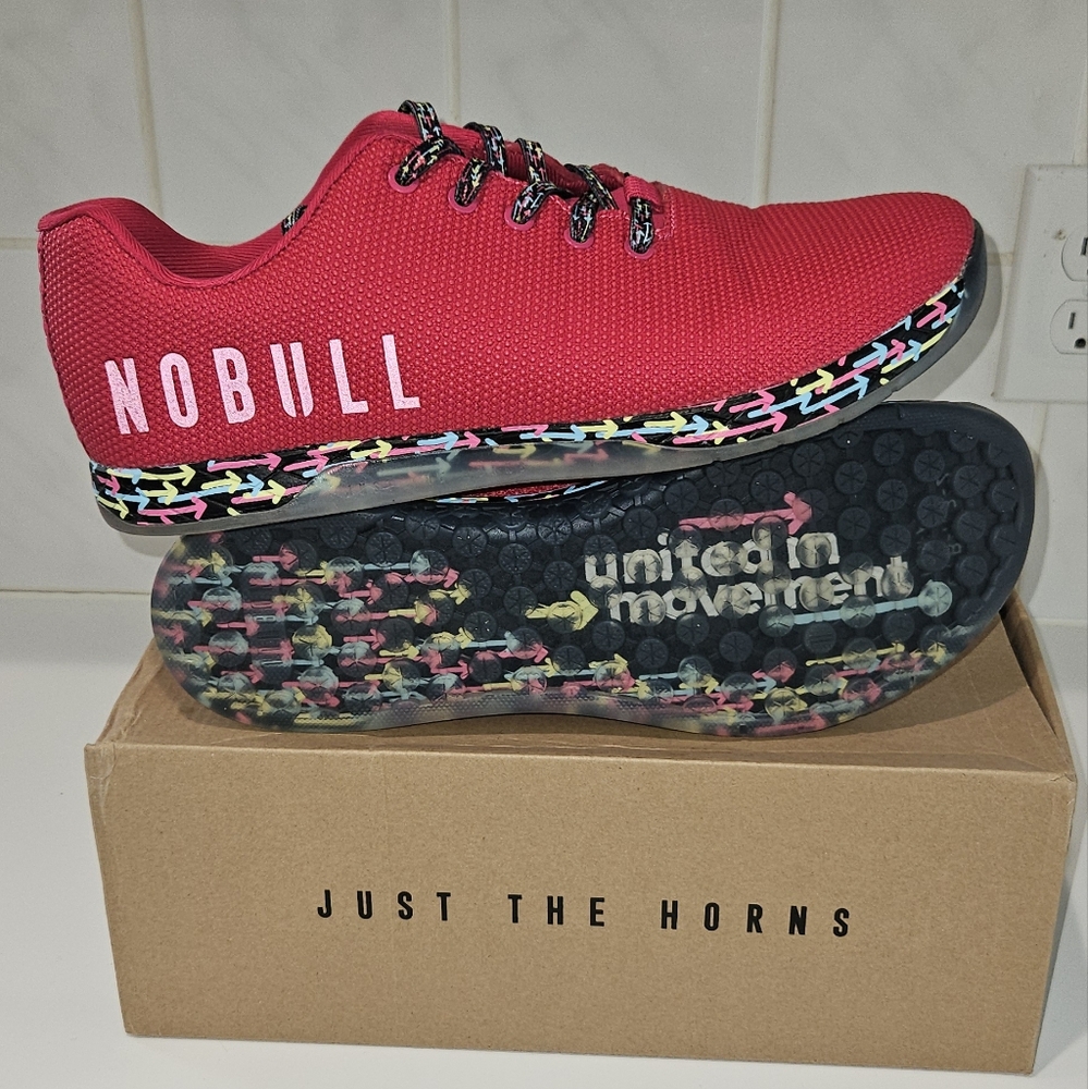 NOBULL SuperFabric Custom Rare Pink Arrow design size 13 NEW never worn